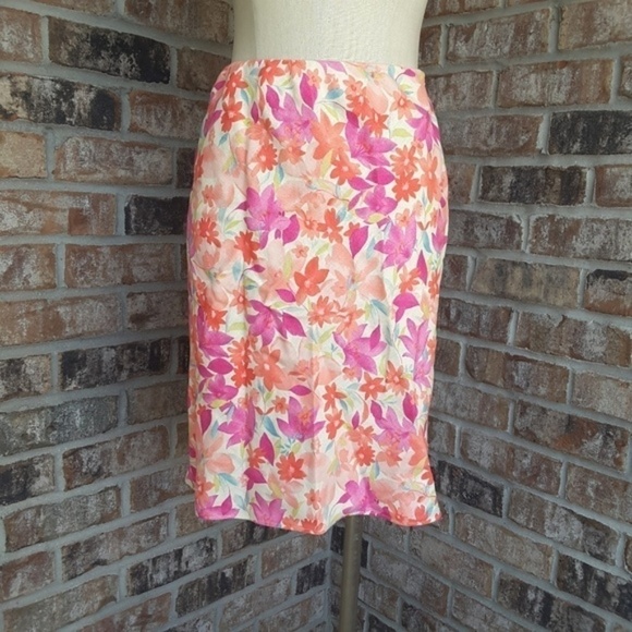 LOFT Dresses & Skirts - EUC Ann Taylor LOFT Floral Linen Skirt 4P